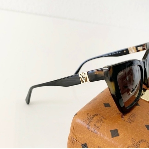 MCM Sunglasses - excellent condition - Picture 16 of 16